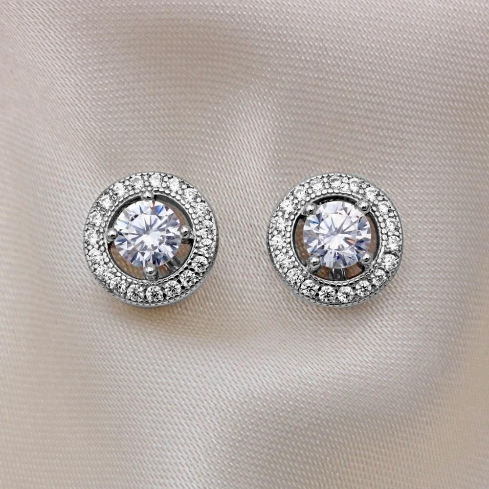 NWT pair of 0.67ct Moissanite sterling silver halo stud earrings $225 retail